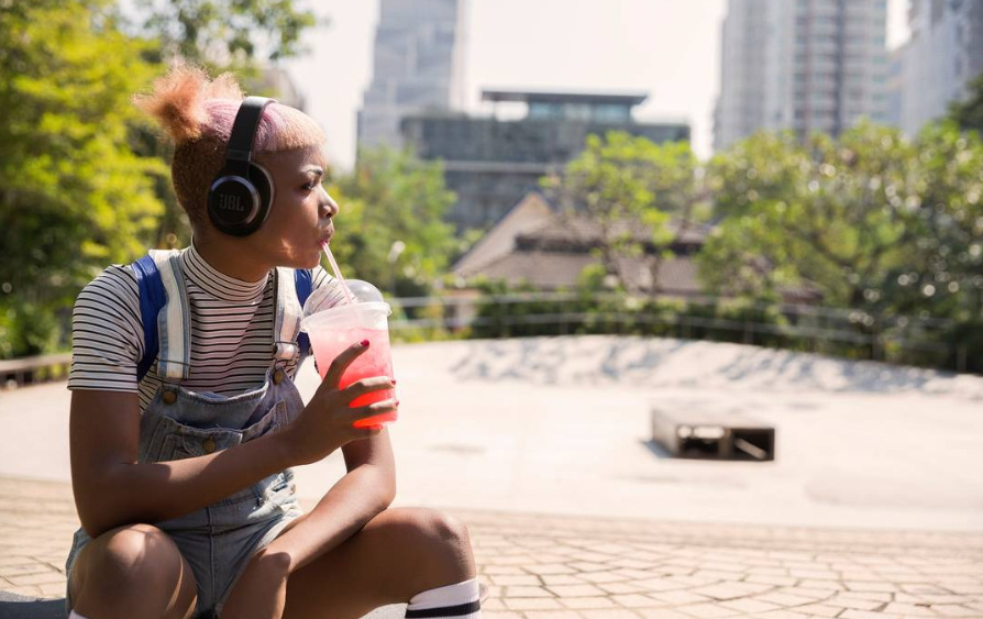 Sluchátka JBL Live 770NC - bílá
