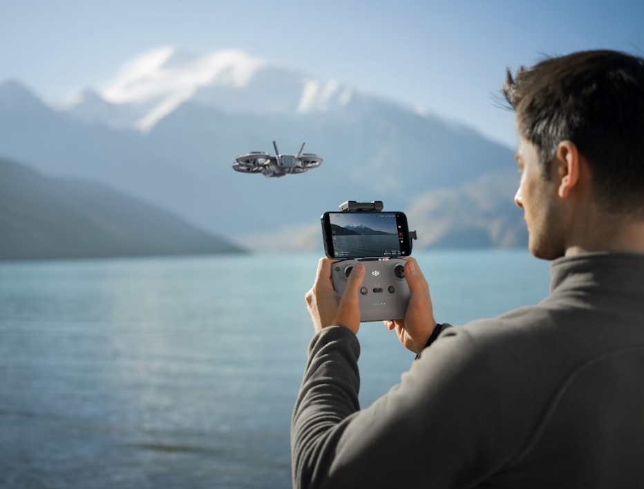 Dron DJI Neo 2 Fly More Combo (RC-N3) šedý Dron DJI Neo 2 Fly More Combo (RC-N3) šedý