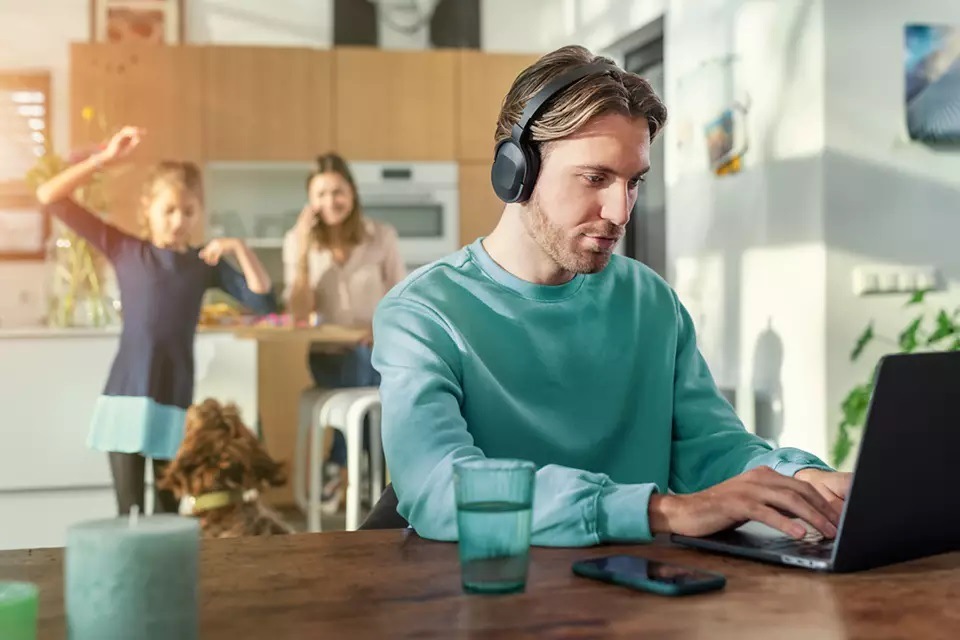 Sluchátka Philips TAH6506BK černá Sluchátka Philips TAH6506BK černá