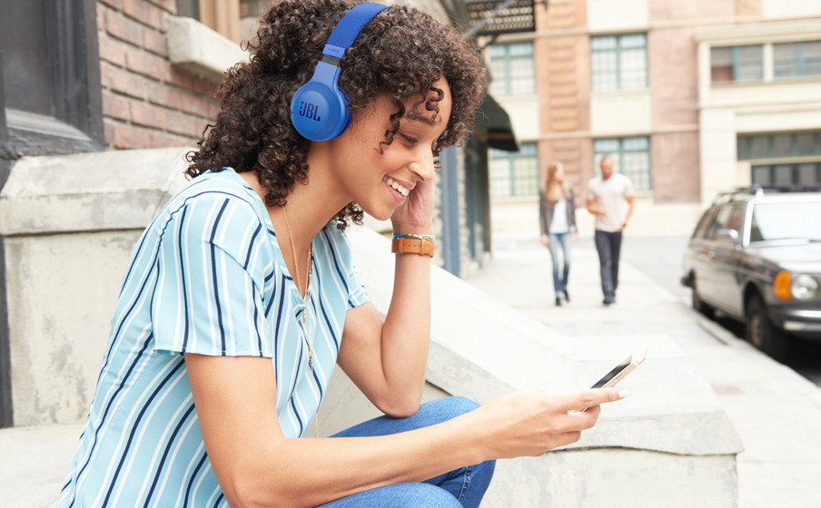 Sluchátka JBL E45BT bílá Sluchátka JBL E45BT bílá