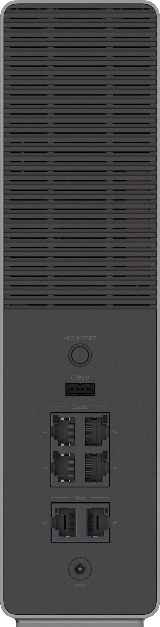 Zadní strana routeru Xiaomi BE19000 Pro s větrací mřížkou, USB 3.0, čtyřmi 2,5G a dvěma 10G Ethernet porty.