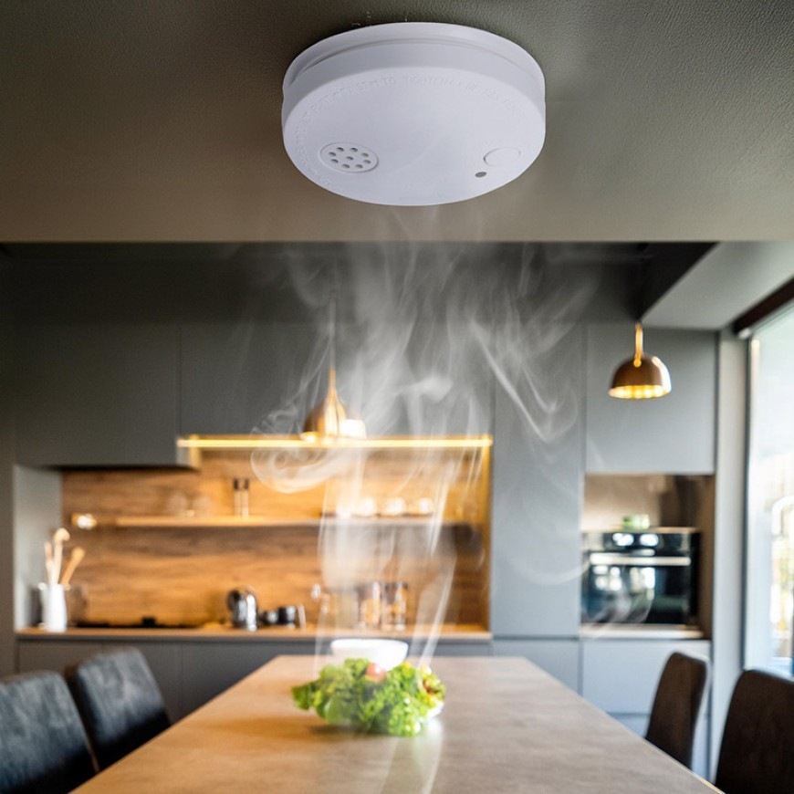 Detektor kouře Solight + alarm, 85dB, 9V baterie bílý Detektor kouře Solight s alarmem detekující kouř