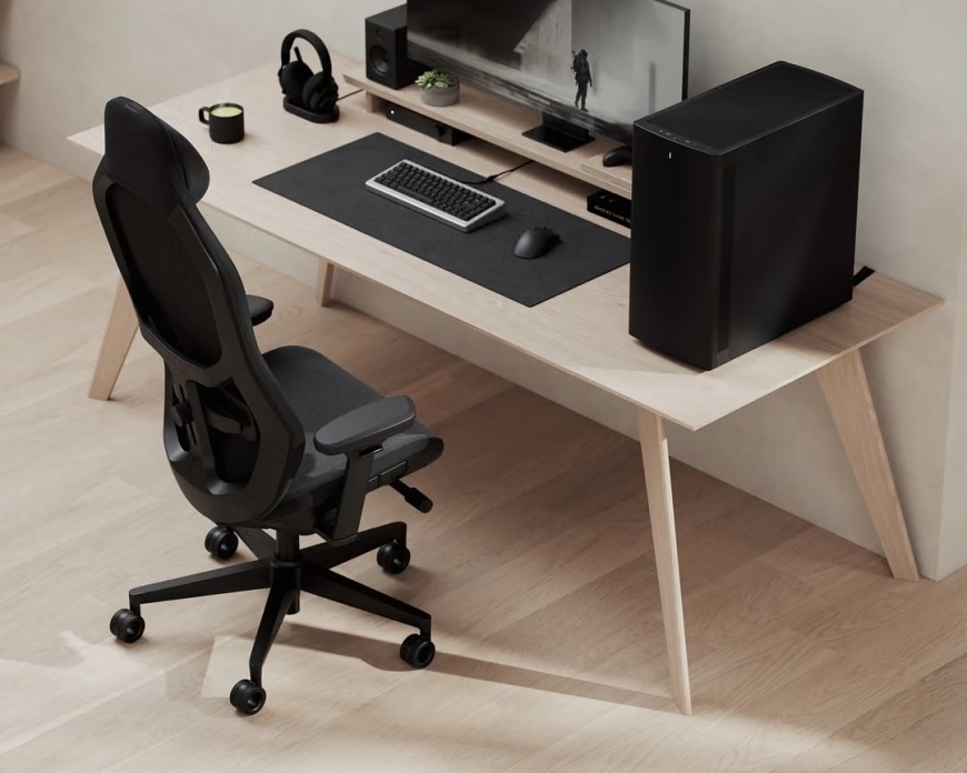 Herní židle FRACTAL DESIGN Refine 2 Fabric Dark černá Herní židle FRACTAL DESIGN Refine 2 Fabric Dark u počítačového stolu při pohledu zezadu