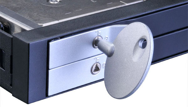 Rámeček AKASA Lokstor M21 2 x 2.5" SSD/SATA HDD Dock in 3.5" PC Bay černý Rámeček AKASA Lokstor M21 2 x 2.5" SSD/SATA HDD Dock in 3.5" PC Bay podporuje přenosovou rychlost až 6 Gb/s
