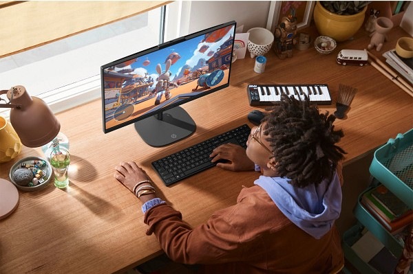 Počítač All In One HP OmniStudio 24-cv0025nc + Game Pass předplatné na 2 měsíce modrý Počítač All In One HP OmniStudio s rozlišením FullHD 1920 × 1080 px