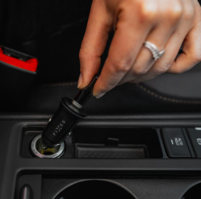 Adaptér do auta FIXED USB-C, PD, 20W černý Adaptér do auta FIXED USB-C, PD, 20W - černý
