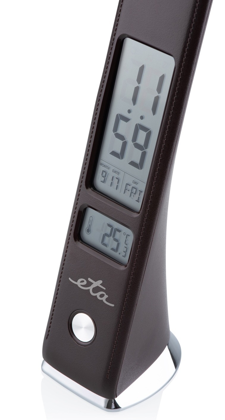 Detailní pohled na LCD displej LED lampy ETA 089390000 zobrazujícím čas 11:59 a teplotu 25.3 °C