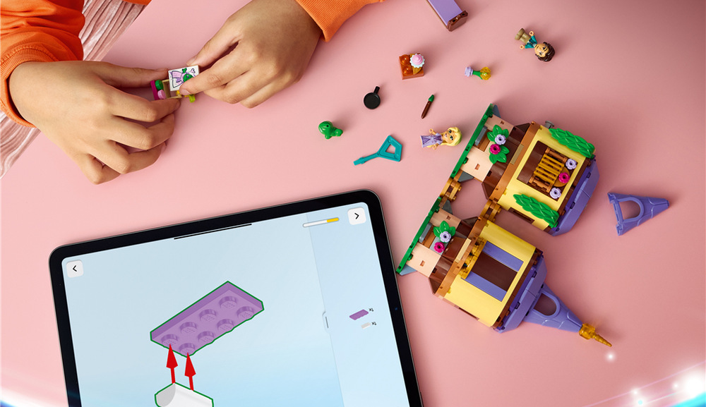 Stavebnice LEGO® │ Disney 43294 Locika ve své mini věži Stavebnice ze 171 dílků nabízí dětem od pěti let pohádkové stavění s digitálním návodem a oblíbenými hrdiny.