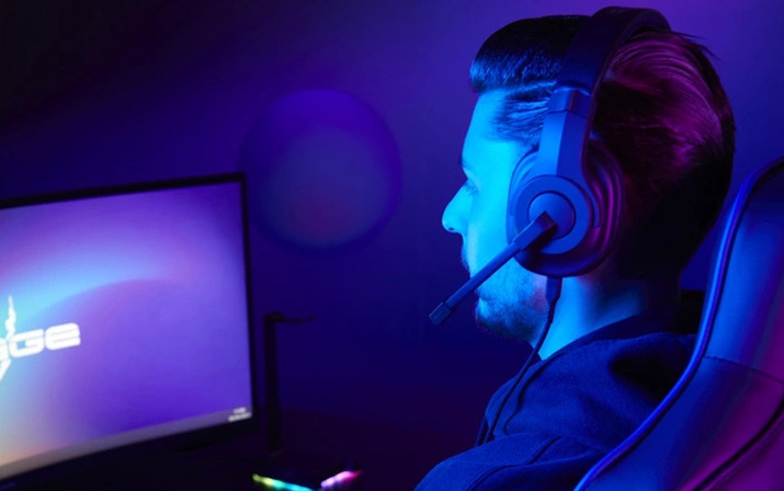 Headset Hama uRage SoundZ 200 V2 černý Headset Hama uRage SoundZ 200 V2 podporuje prostorový zvuk pro ještě lepší orientaci ve hře