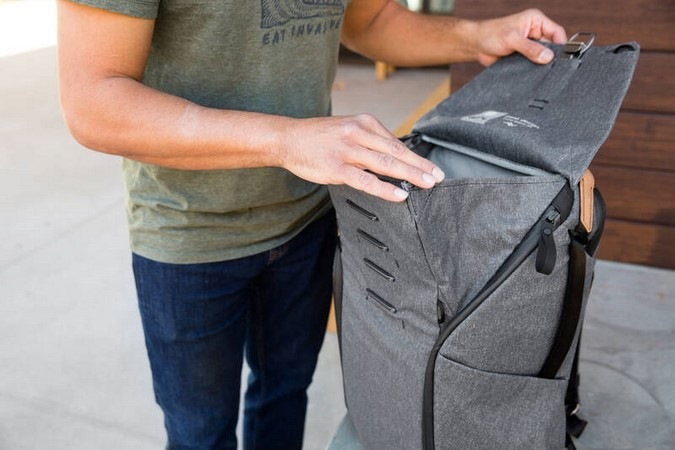 Batoh Peak Design Everyday Backpack 30L (v2) šedý Batoh Peak Design Everyday Backpack 30L (v2) šedý