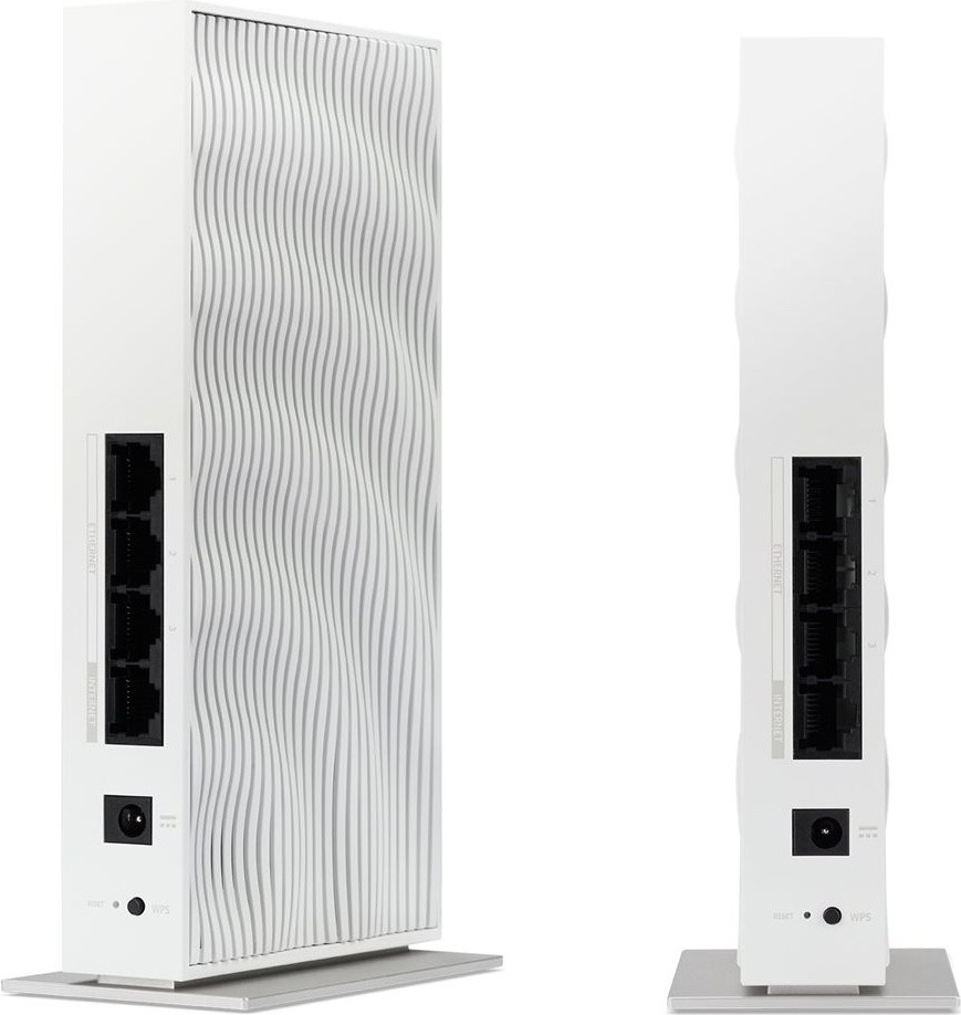 Router Acer Connect Wave 7 - Wifi 7 Mesh Router/DualPack Bílý router Acer Connect Wave 7 ze zadního a bočního pohledu. Na zadní straně jsou vidět síťové porty, napájecí konektor, tlačítka Reset a WPS, vpředu je vlnkovaný panel a plochý podstavec.