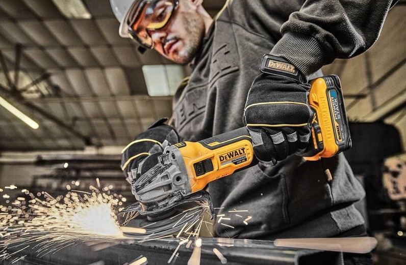 Úhlová bruska akumulátorová Dewalt DCG405H2T-QW (s baterií)
