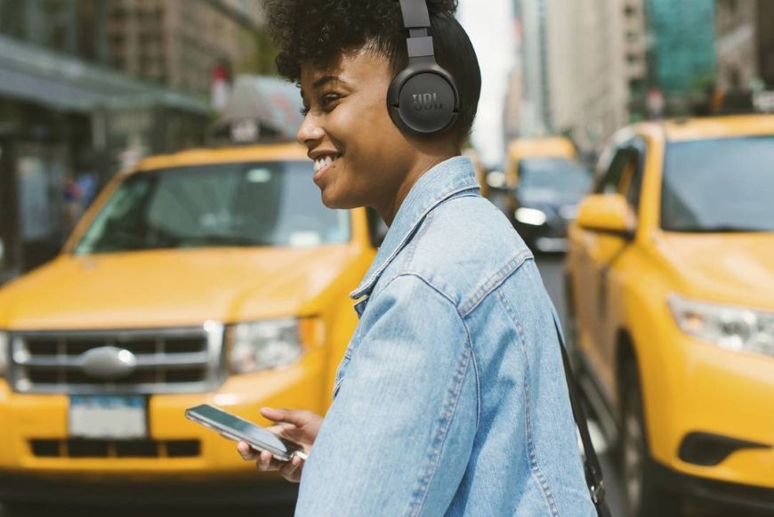 Sluchátka JBL Tune 670NC - černá