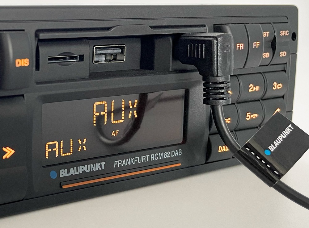 Autorádio Blaupunkt Frankfurt RCM 82 DAB černé Autorádio Blaupunkt Frankfurt RCM 82 DAB s AUX
