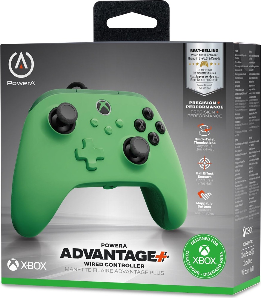 Gamepad PowerA Advantage Plus - Xbox zelený Na obrázku je maloobchodní balení herního ovladače PowerA Advantage Plus pro Xbox. Na přední straně krabice je vyobrazen samotný ovladač v jasně zeleném provedení s černými analogovými páčkami a tlačítky. Vedle něj jsou uvedeny hlavní funkce, mezi které patří Hall Effect snímače páček, rychle nastavitelné analogové páčky a programovatelná zadní tlačítka. Ve spodní části jsou loga Xbox a „Designed for Xbox“, která potvrzují kompatibilitu s konzolemi Xbox Series X|S, Xbox One a počítači s Windows.