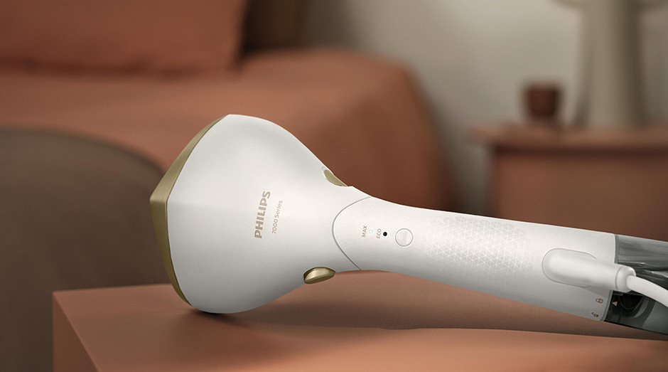 Ruční napařovač oděvů Philips 7000 Series STH7030/10 bílý Ruční napařovač oděvů Philips 7000 Series STH7030/10 bílý
