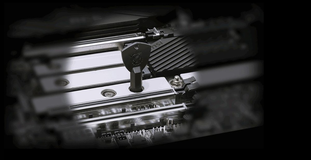 Základní deska MSI MPG B850 EDGE TI WIFI Detail základní desky počítače ukazuje šroubovák otáčející šroubem, se zaměřením na složité stříbrné a černé součástky.