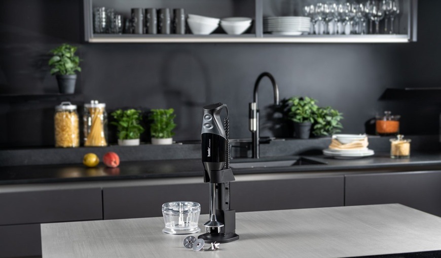Ponorný mixér Bamix Deluxe D 200 W černý Ponorný mixér Bamix Deluxe v moderní domácnosti.