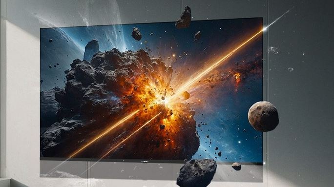 Televize Blaupunkt 32WGC5501S Dramatická scéna exploze asteroidu ve vesmíru se promítá na velké obrazovce s živými barvami a dynamickým pohybem, což vytváří pohlcující a intenzivní atmosféru.