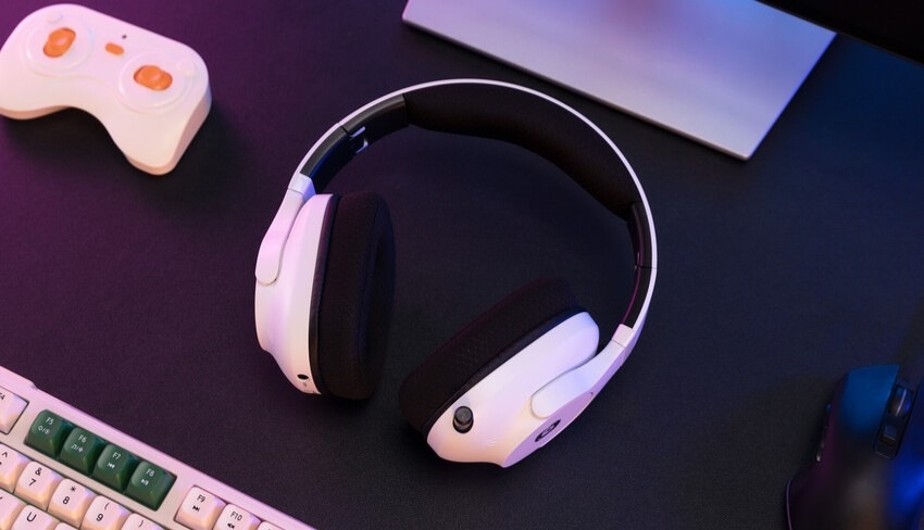 Headset Canyon EGO GH-15 2in1 bílý Headset Canyon EGO GH-15 2in1 na stole