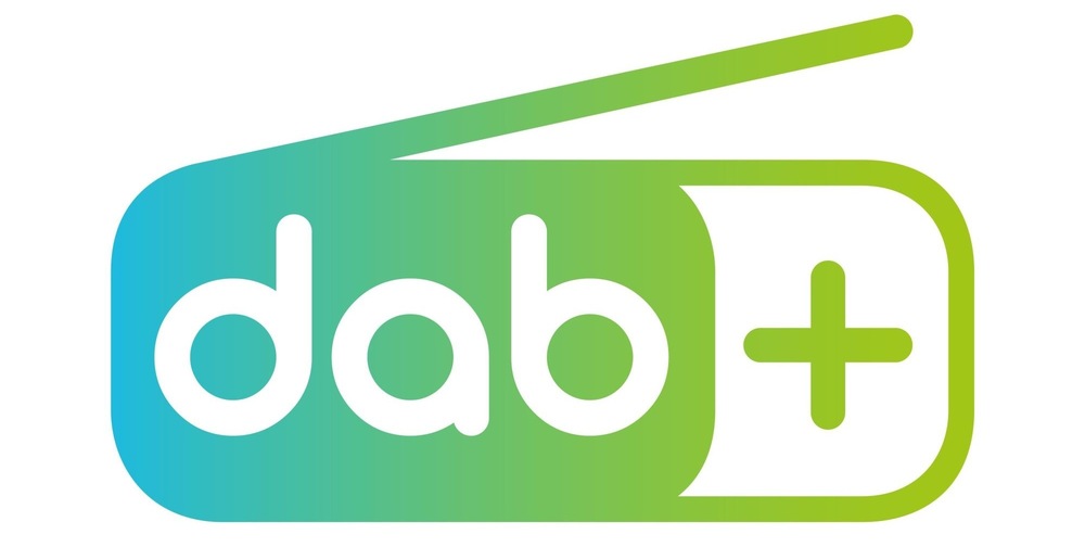Radiopřijímač DAB+ Denver DAB-51B nabízí 3 úrovně stmívání displeje