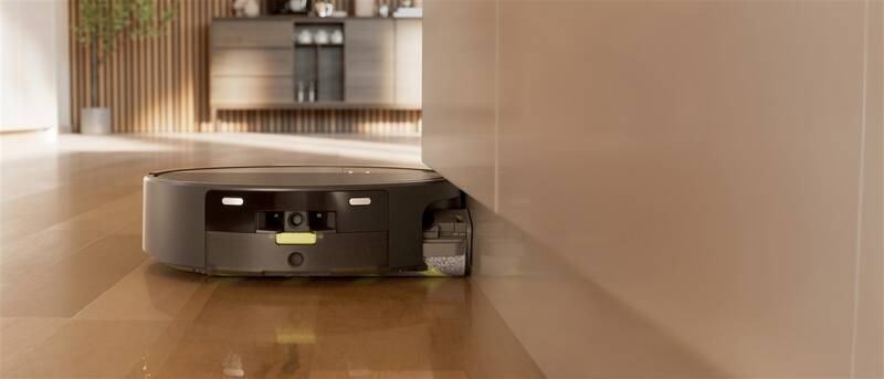 Robotický vysavač iRobot Roomba Max 775 Combo + AutoWash dock černý Díky dvěma malým kartáčkům robot důkladně vysává i v rozích a podél lišt.