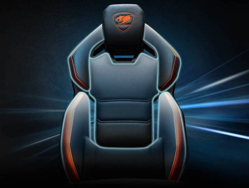 Herní židle Cougar Hotrod černá/oranžová Detail ergonomicky tvarované opěrky zad židle Cougar Hotrod s výrazným sportovním designem