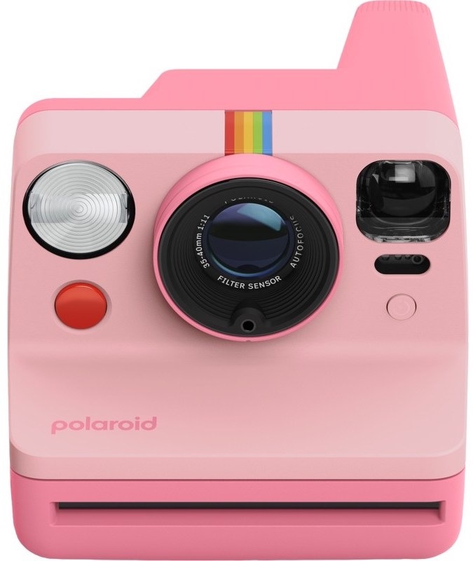 Polaroid Now Gen 3 růžový instantní fotoaparát s ikonickým retro designem a velkým objektivem uprostřed