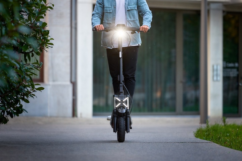 Elektrická koloběžka Segway ZT3 Pro E antracitová