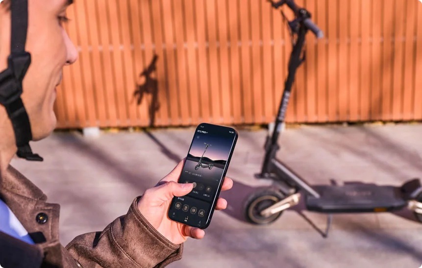 Bluetooth a inteligentní systém řízení baterie poskytují chytrou konektivitu a energeticky efektivní jízdu