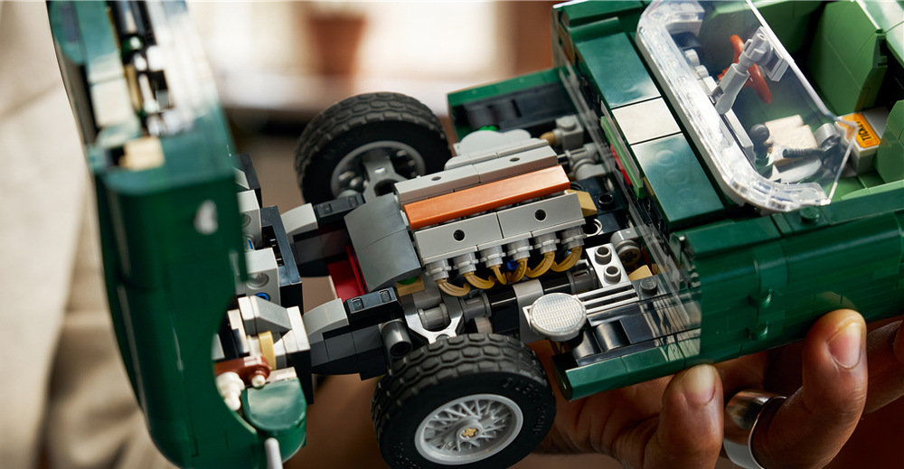 Model z 1 673 dílků LEGO nabízí působivé rozměry, výrazný vzhled a 3D návod v aplikaci LEGO Builder.