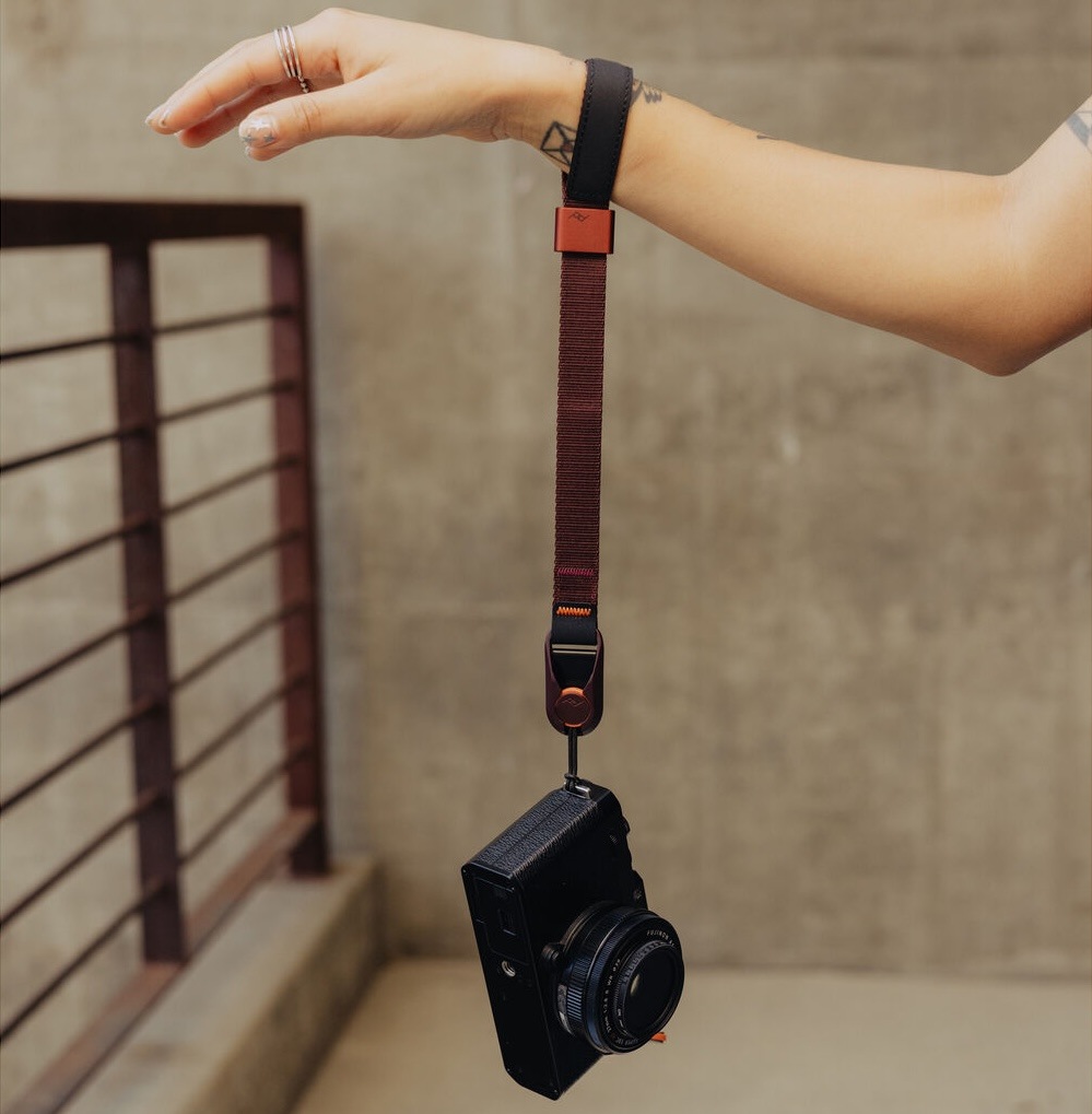 Popruh Peak Design Cuff vínové Popruh Peak Design Cuff vínové