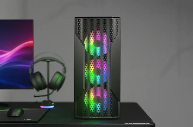 Cougar MX110 RGB má už v základu čtyři předinstalované 120mm ventilátory