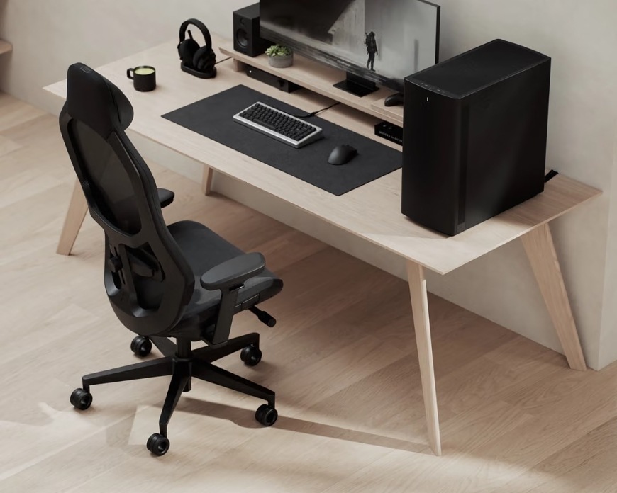 Herní židle FRACTAL DESIGN Refine 2 Hybrid Dark u počítačového stolu při pohledu zezadu
