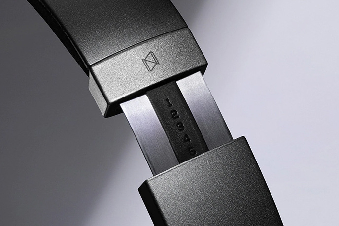Sluchátka AKG N700NC stříbrná