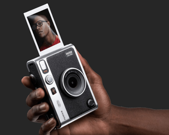 Instantní fotoaparát Fujifilm Instax Mini EVO černý