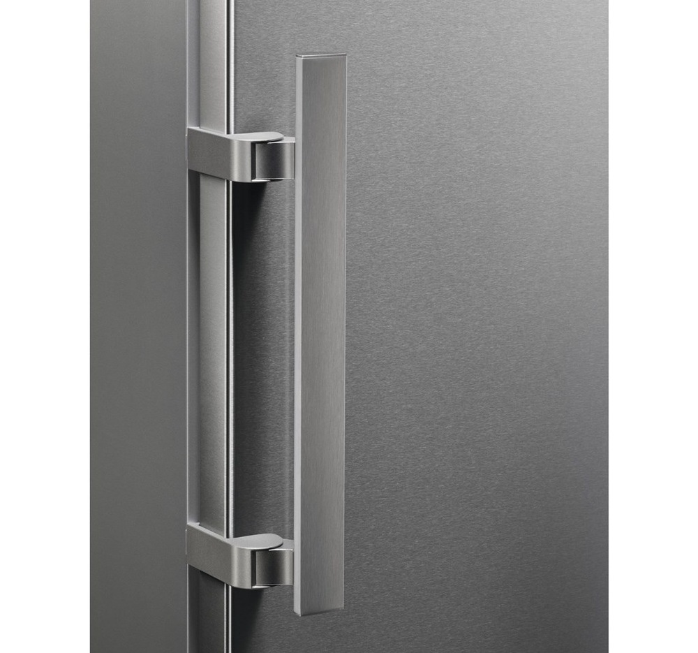 Chladnička Electrolux LRT7ME39X nerez Nerezové madlo lednice Electrolux LRT7ME39X.