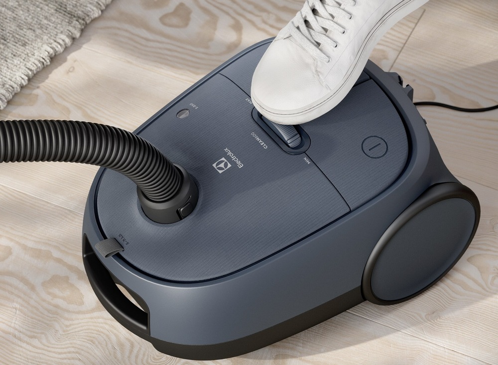 Podlahový vysavač Electrolux 600 EB61C4DB