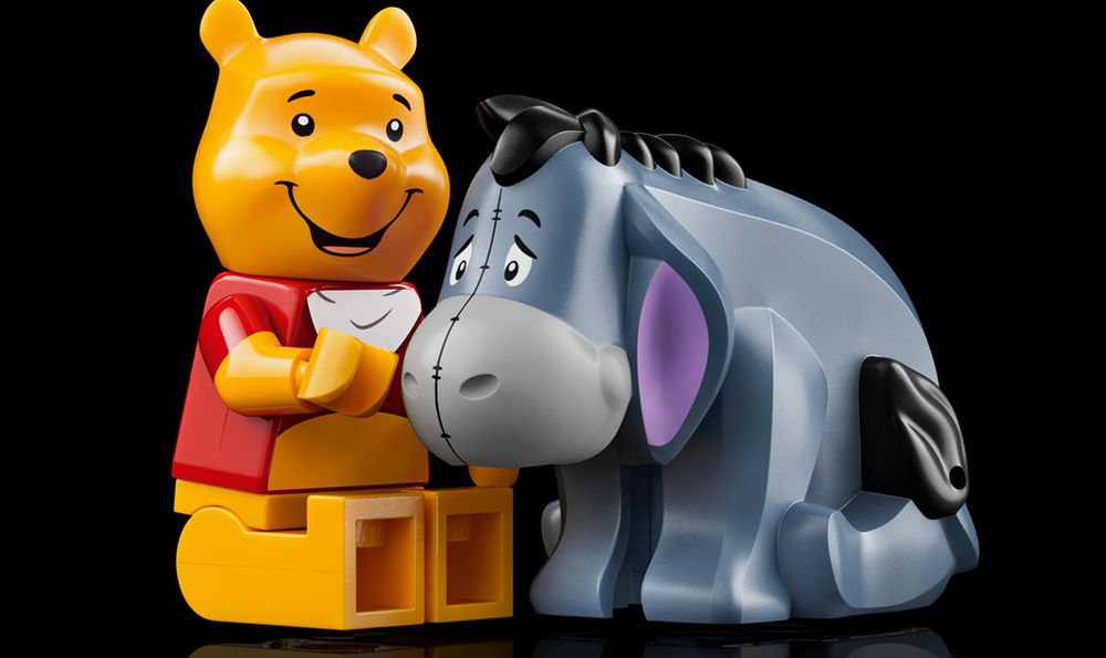 Stavebnice LEGO® │ Disney 43300 Medvídek Pú Stavění 1 399 dílků s digitálním 3D návodem nabízí dospělým fanouškům Púa kreativní odpočinek i sběratelský model.