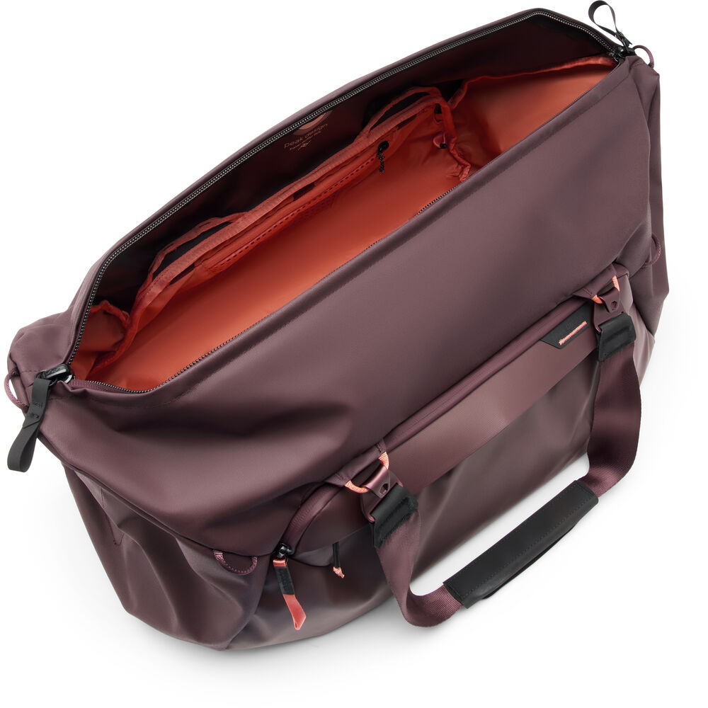 Taška cestovní Peak Design Travel Duffel 50L vínová Taška cestovní Peak Design Travel Duffel 50L vínová