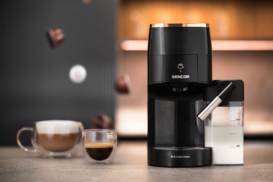 Kapslový kávovar Sencor SCC 3000BK MARCO POLO připravil dvě kávy. Jedno cappuccino a jedno espresso. 