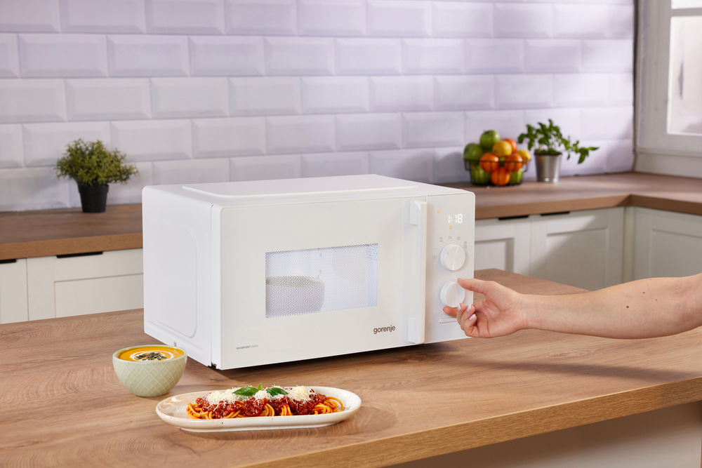 Mikrovlnná trouba Gorenje G400 MO20AE1W5 bílá Gorenje MO20AE1W5 a tlačítko na pozastavení nebo úplně zastavení ohřívání