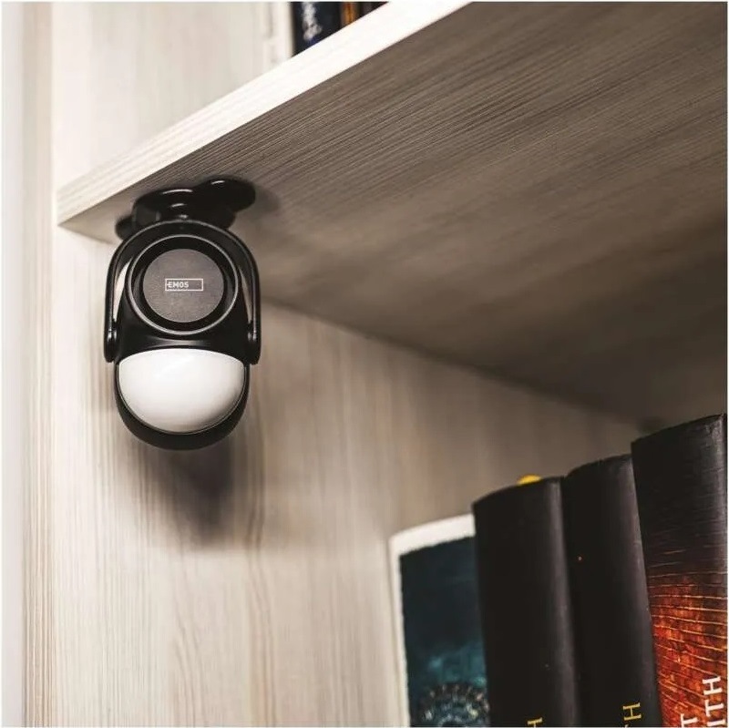 Alarm EMOS Kit EM-125L Protector umístěný pod policí s integrovaným světlem pro osvětlení prostoru
