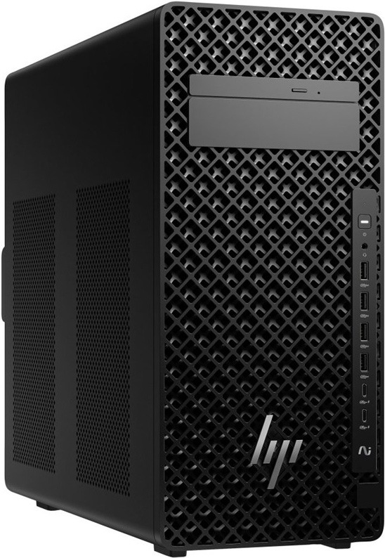 Na obrázku je černý stolní počítač HP Z2 Tower G1i zachycený šikmo zepředu. Skříň má vyšší kompaktní tvar, hladkou bočnici se dvěma velkými ventilačními mřížkami a celé čelo kryje výrazná perforovaná mřížka s kosočtvercovým vzorem. Nahoře na přední straně je pozice pro optickou mechaniku a vpravo svislý panel s tlačítkem zapnutí, audio konektorem, několika USB porty a dvěma USB-C porty.