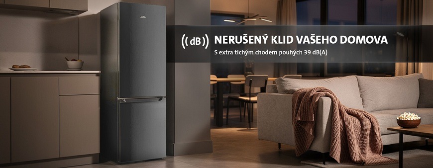 Nerezová kombinovaná lednice ETA 2750 v moderním otevřeném interiéru vedle obývacího pokoje s pohovkou. Text: Nerušený klid vašeho domova – s extra tichým chodem pouhých 39 dB(A)