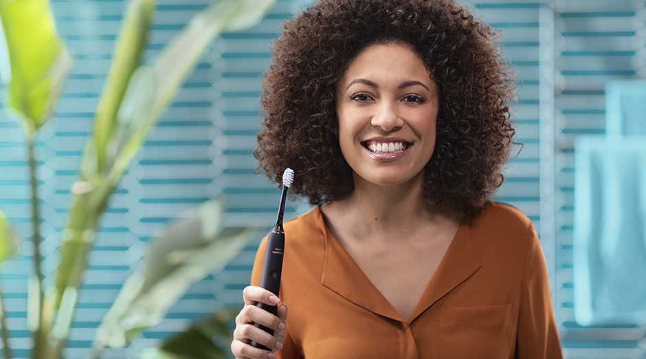 Zubní kartáček Philips Sonicare 9000 DiamondClean HX9911/09 černý Zubní kartáček Philips Sonicare 9000 DiamondClean HX9911/09 černý