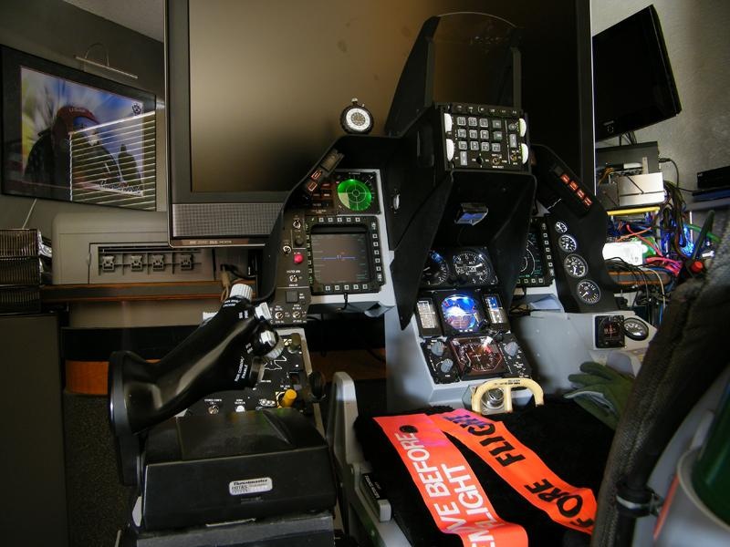 Navigační panel Thrustmaster MFD Cougar Pack - replika US Air Force F-16 MFD Navigační panel Thrustmaster MFD Cougar Pack - replika US Air Force F-16 MFD