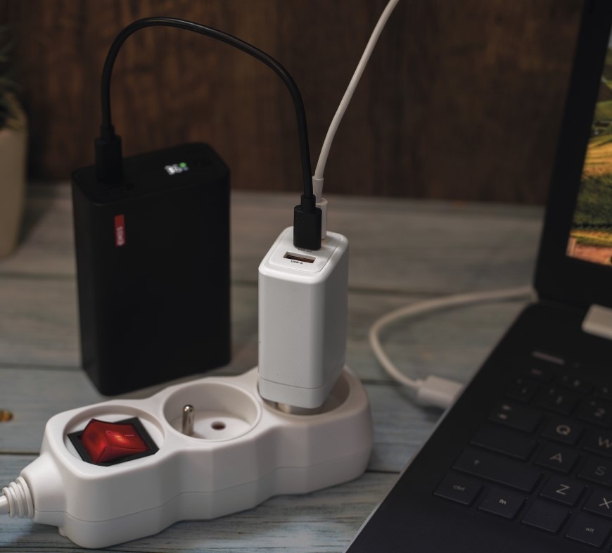 Nabíječka do sítě EMOS GaN, 65W, 1x USB-A/2x USB-C - bílá