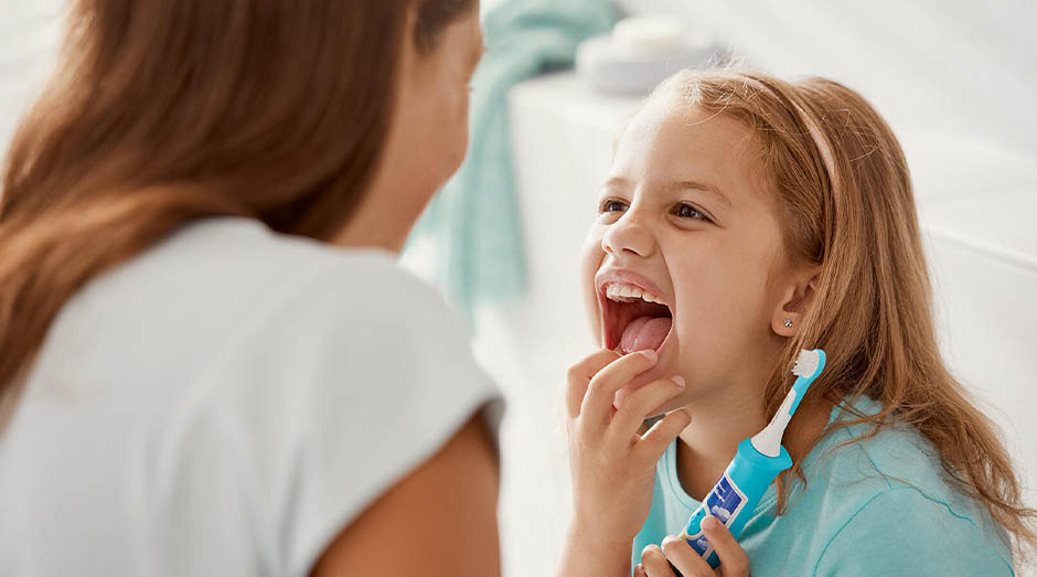 Zubní kartáček Philips Sonicare For Kids HX6322/04 bílý/zelený Philips HX6322/04 Sonicare For Kids