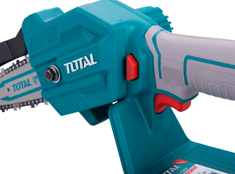 Řetězová pila Total tools TGSLI2058 (bez baterie) Boční pohled na aku řetězovou pilu Total Tools TGSLI2058 s lištou 13 cm
